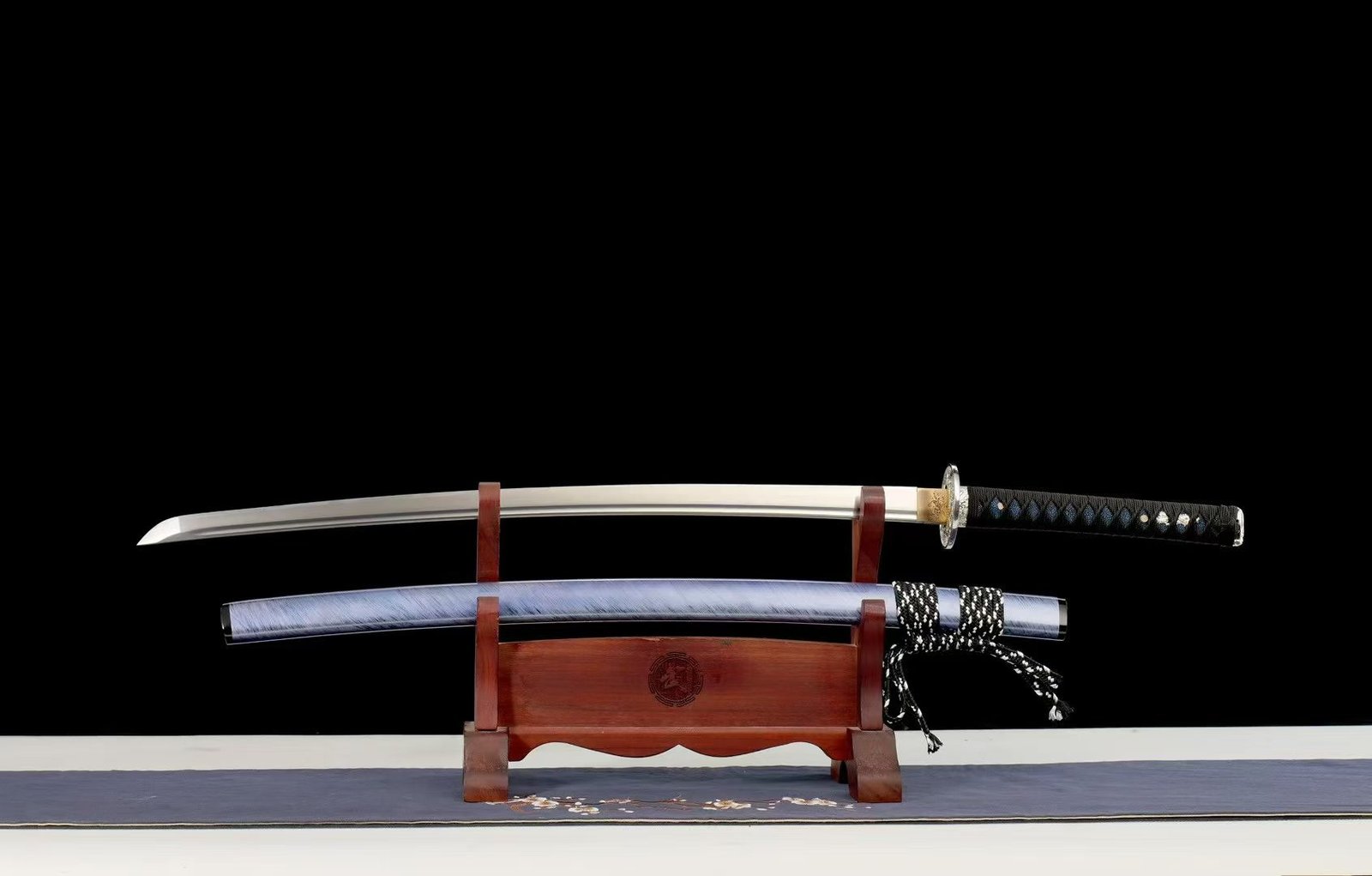 KIẾM NHẬT KATANA NGÂN LONG XÍCH TÂM – THÉP CARBON TRUNG, VỎ GỖ SƠN HỌA TIẾT RỒNG NƯỚC