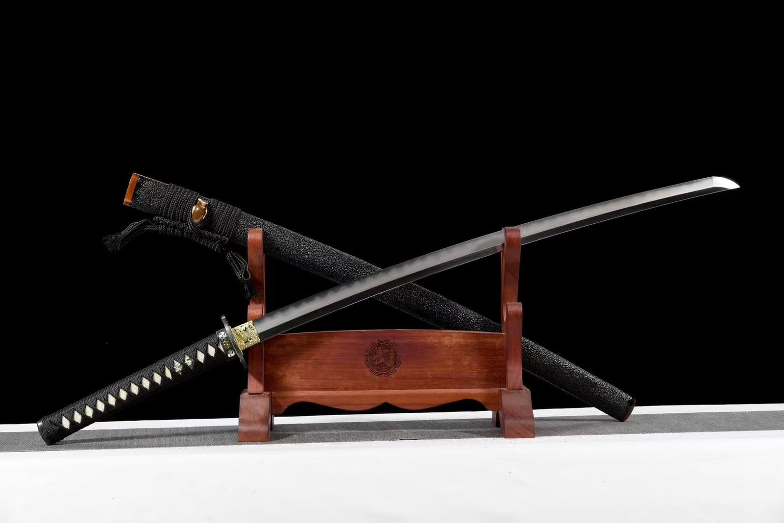KIẾM NHẬT KATANA NGÂN HỔ THỐ – THÉP NGHÌN LỚP TỰ LUYỆN THỦ CÔNG, VỎ BỌC DA CÁ ĐUỐI